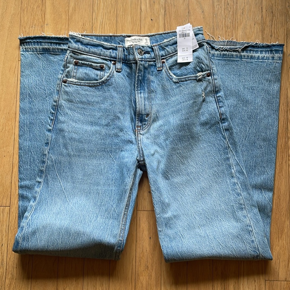 Abercrombie & Fitch High Rise 90s Relaxed Jean - Picture 12 of 14